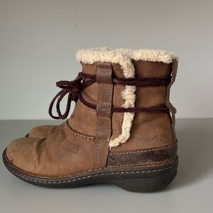 UGG Cove Toast Brown Ankle Boots Size 8
